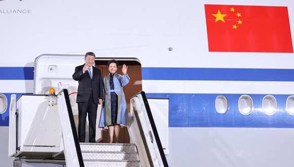 Le président chinois arrive à Belgrade pour une visite d'Etat en Serbie                    Le président chinois Xi Jinping est arrivé mardi à Belgrade pour une visite d'Etat en Serbie. L'armée de l'air serbe a dépêché deux chasseurs pour escorter l'avion de M. Xi après son entrée dans l'espace aérien du pays.