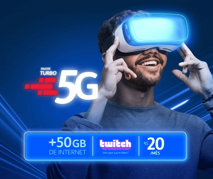 Homem usa óculos de realidade virtual. Em sua frente, ícone 5G da TIM com os dizeres "Pacote Turbo"