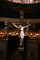 Le crucifix en or et le Christ en ivoire dans le chœur.