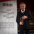 Image 30Cumhuriyet's former editor-in-chief Can Dündar receiving the 2015 Reporters Without Borders Prize. Shortly after, he was arrested. (from Freedom of the press)