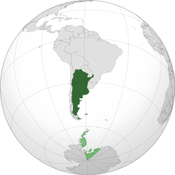 Ortografska projekcija Argentine, vključujoč (svetlo zeleno) argentinske ozemeljske zahteve na Antarktiki, Falklandske otoke (Malvine) ter Južno Georgio in Južne Sandwicheve otoke.