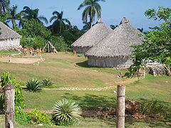 Reconstitution d'un village taïno à Cuba.
