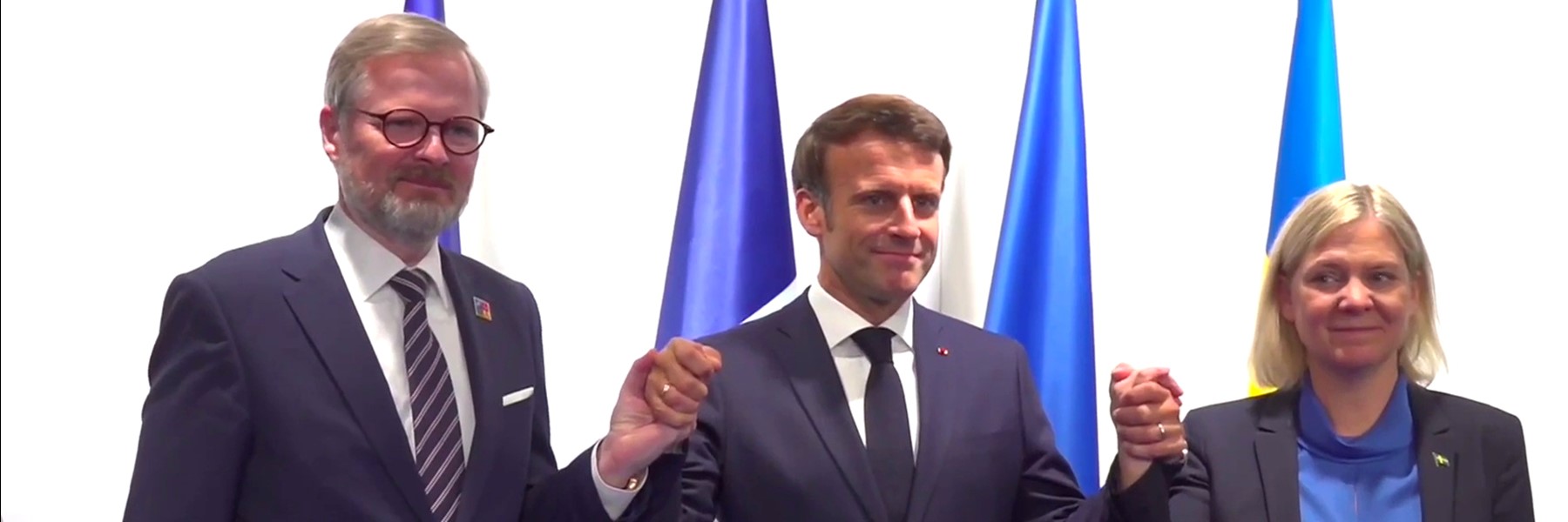 Le Président Emmanuel Macron avec le Premier ministre de la République tchèque et la Première ministre de la Suède. Crédit: Présidence de la République