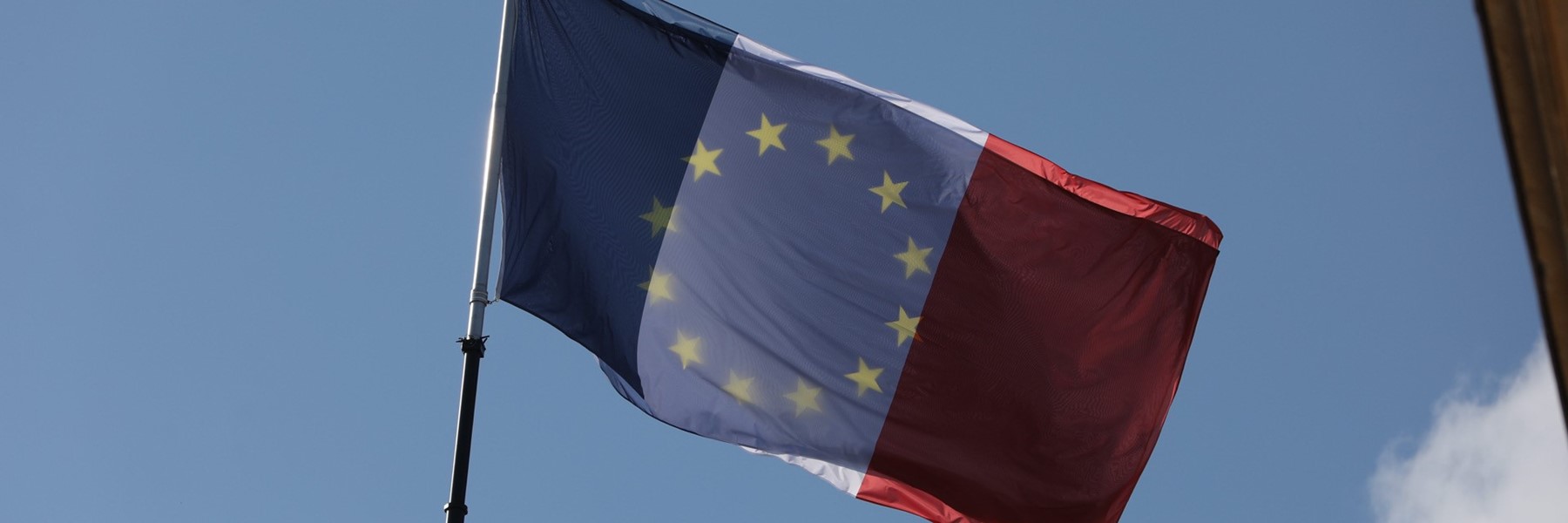 Foto: Französiche und europäische Flaggen. ©illustrez-vous