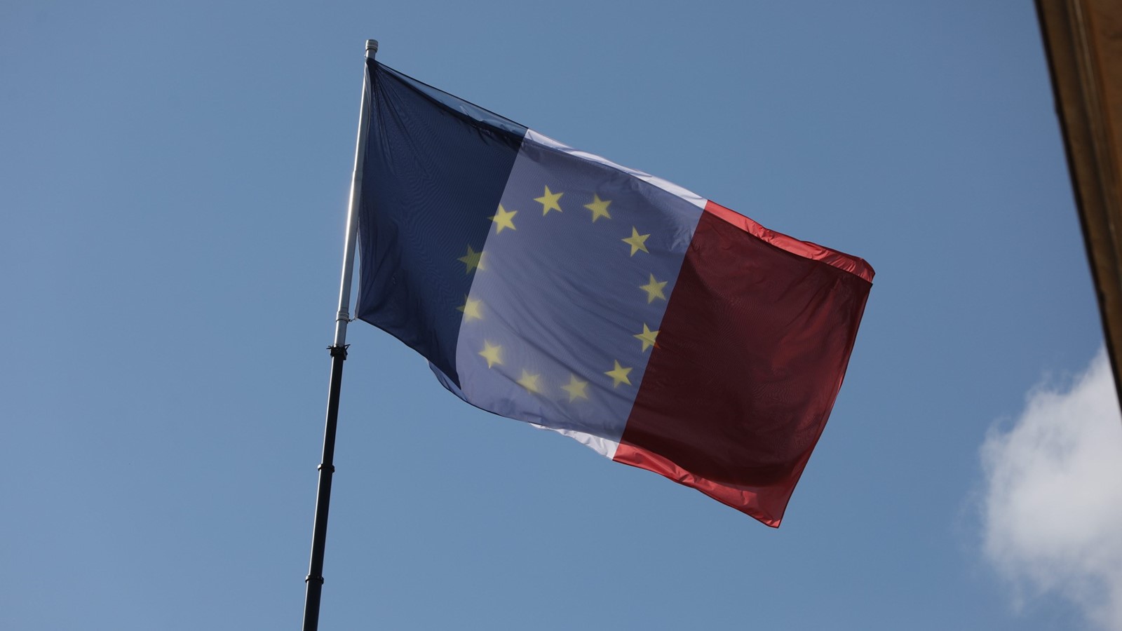 Foto: Französiche und europäische Flaggen. ©illustrez-vous