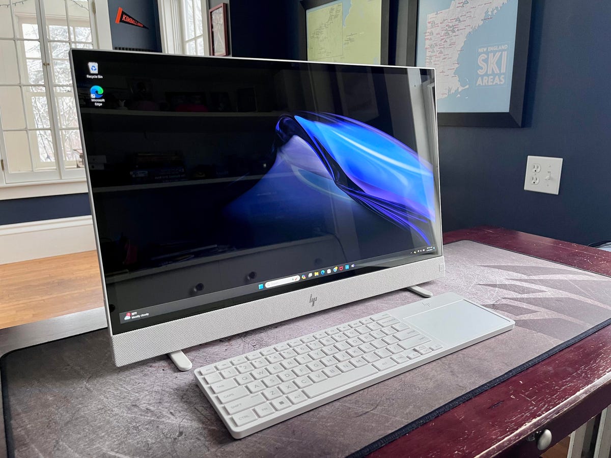 HP Envy Move All-in-One 24 on a desk