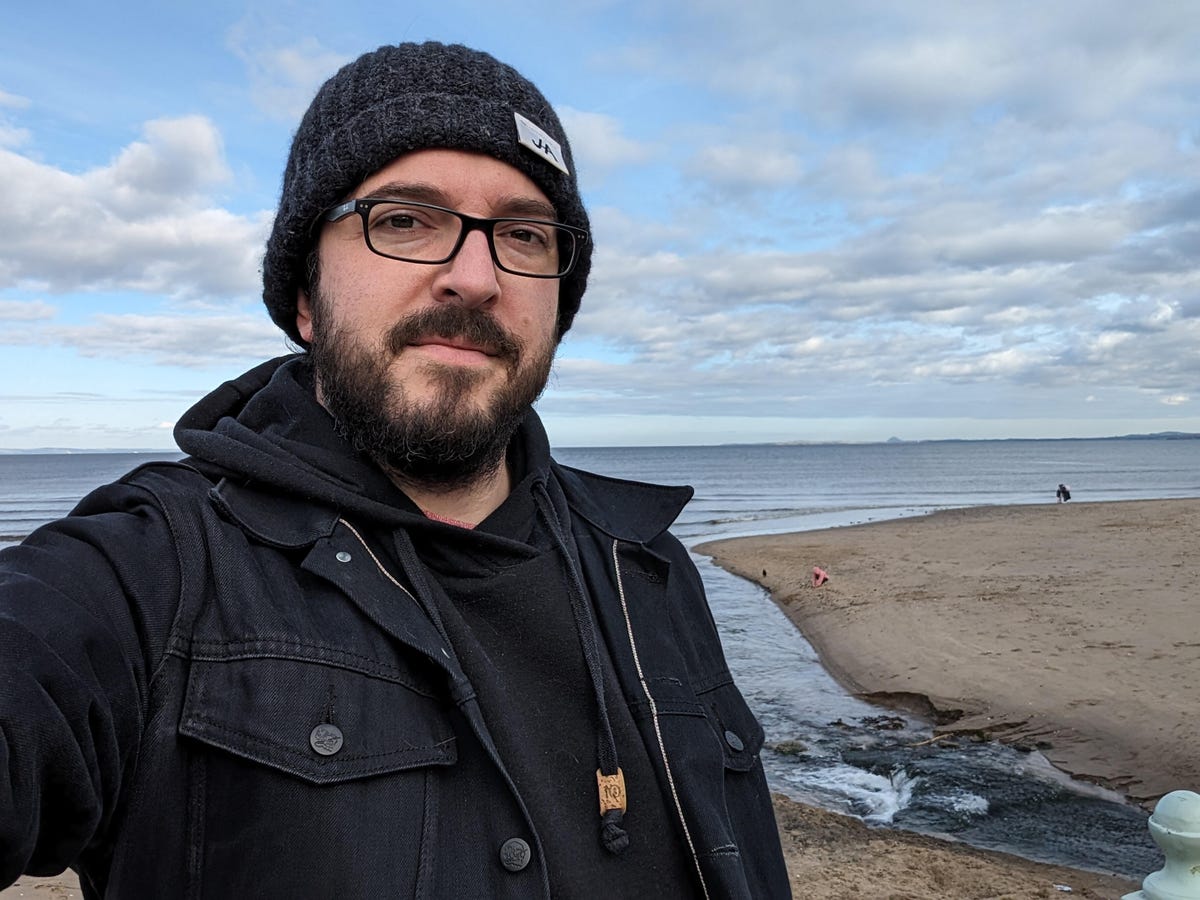 selfie-beach-pixel-8-pro-updated