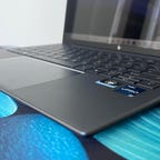Rounded edges and corner of the HP Dragonfly G4 laptop