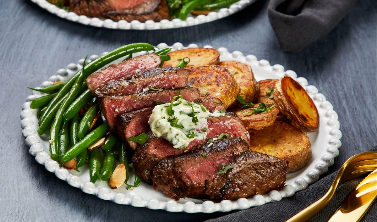 steak with green beans and potatoes