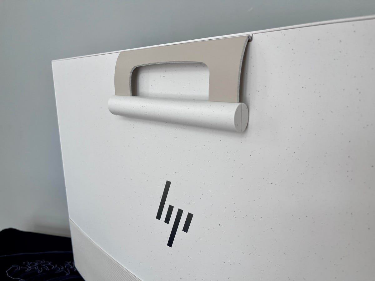 HP Envy Move All-in-One 24 handle on the top