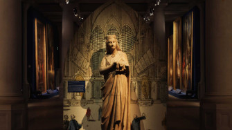 Notre-Dame de Paris : une exposition révèle les trésors sauvés de l’incendie