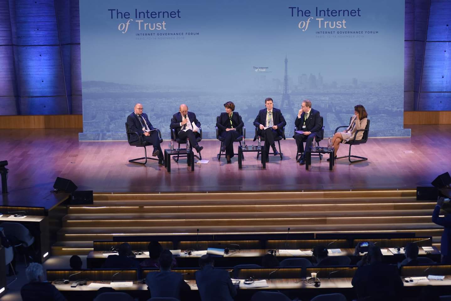 Panel modéré par Pierre Bonis (DG Afnic) sur le renforcement de la gouvernance de l’internet et du FGI lors du FGI Monde 2018 à Paris.