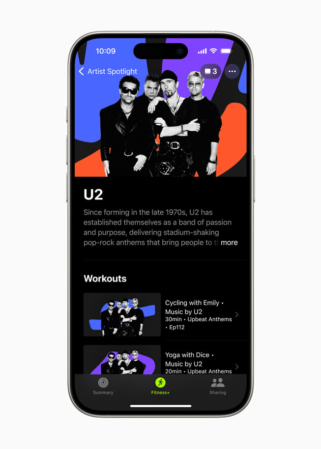 An Artist Spotlight workout featuring U2 is shown in Apple Fitness+ on iPhone.