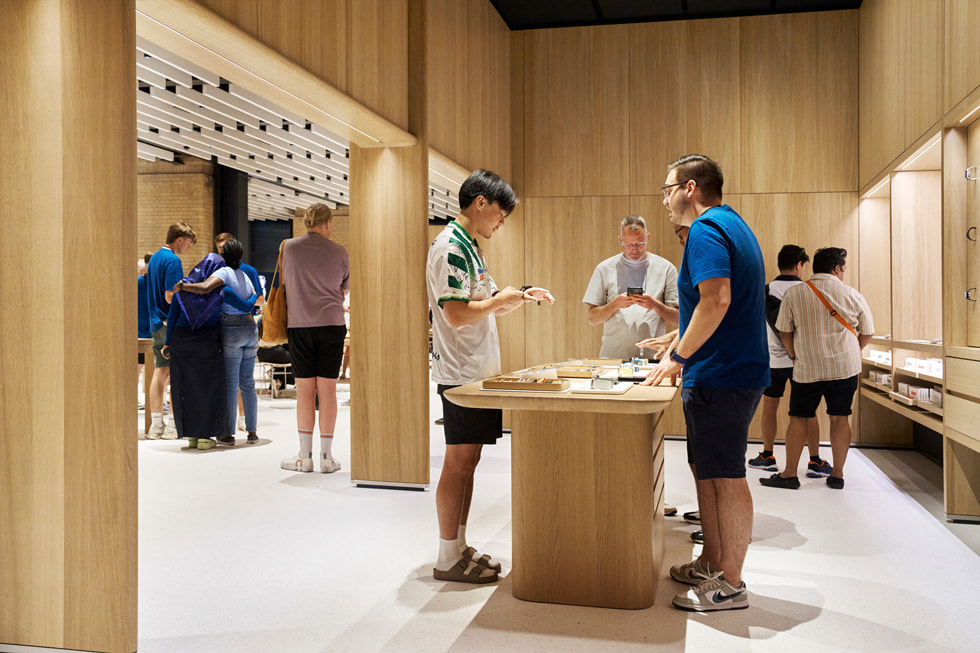 A customer with a team member at the Apple Watch Studio at Apple Battersea in London.