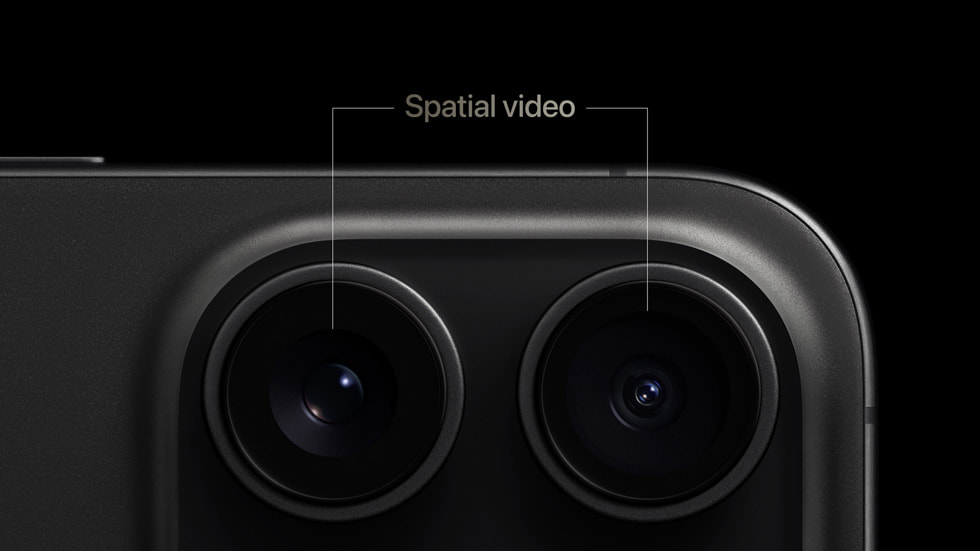 Un primo piano del sistema di fotocamere di iPhone 15 Pro.