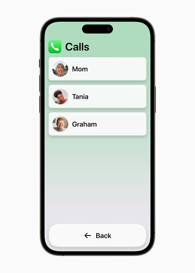 تطبيق المكالمات الجديد لمكالمات فيس تايم والمكالمات الهاتفية معروض على iPhone 14 Pro Max.