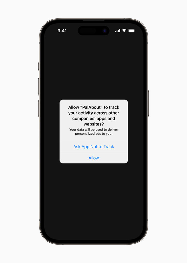 Un mensaje de la transparencia del rastreo en apps en un iPhone 14 Pro.