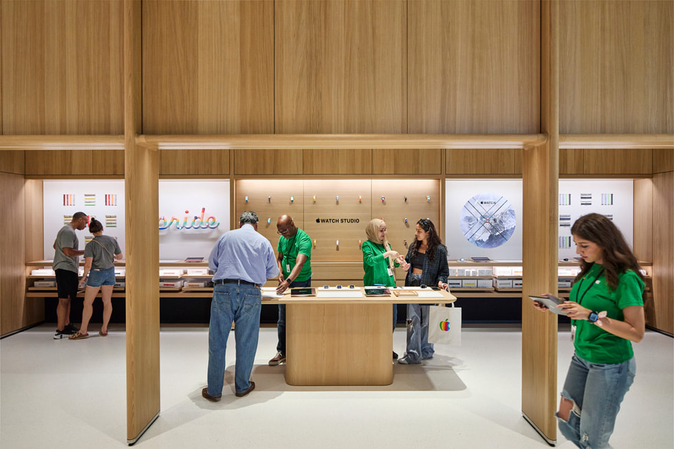 Experiência de clientes no Apple Watch Studio da Apple Tysons Corner.