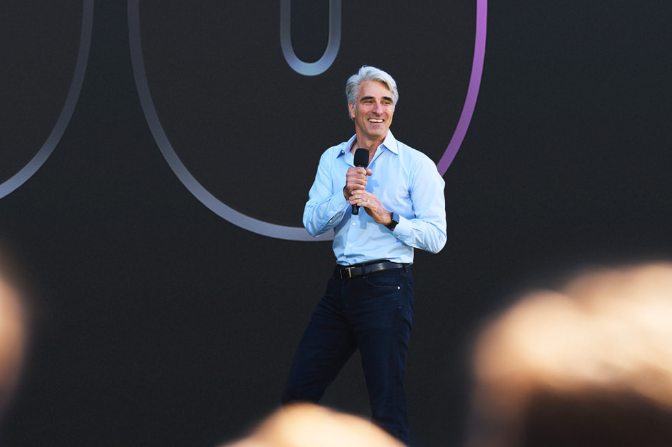 Craig Federighi welcomes developers to WWDC22.