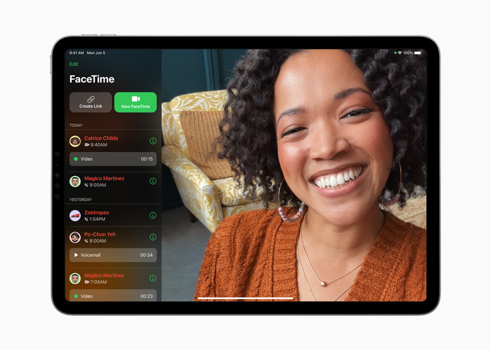 Un iPad Pro muestra un mensaje de video en FaceTime.