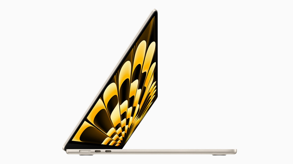 새로운 MacBook Air 15의 얇은 두께를 보여주는 측면 이미지.