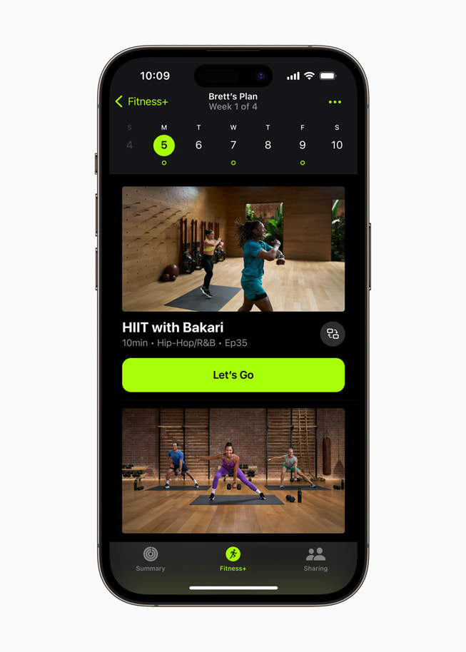 Ein iPhone 14 Pro zeigt einen eigenen Plan für Trainings in Apple Fitness+.