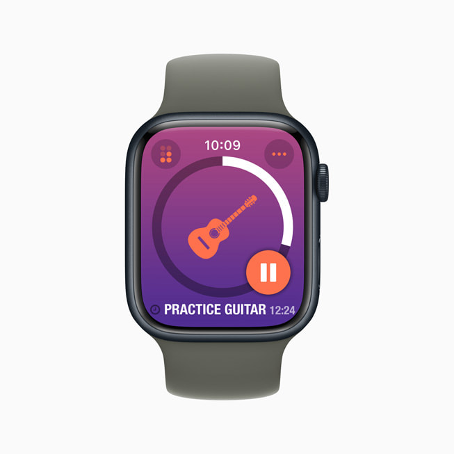 Apple Watch Series 8 shows Streaks with a session of guitar practice displayed.