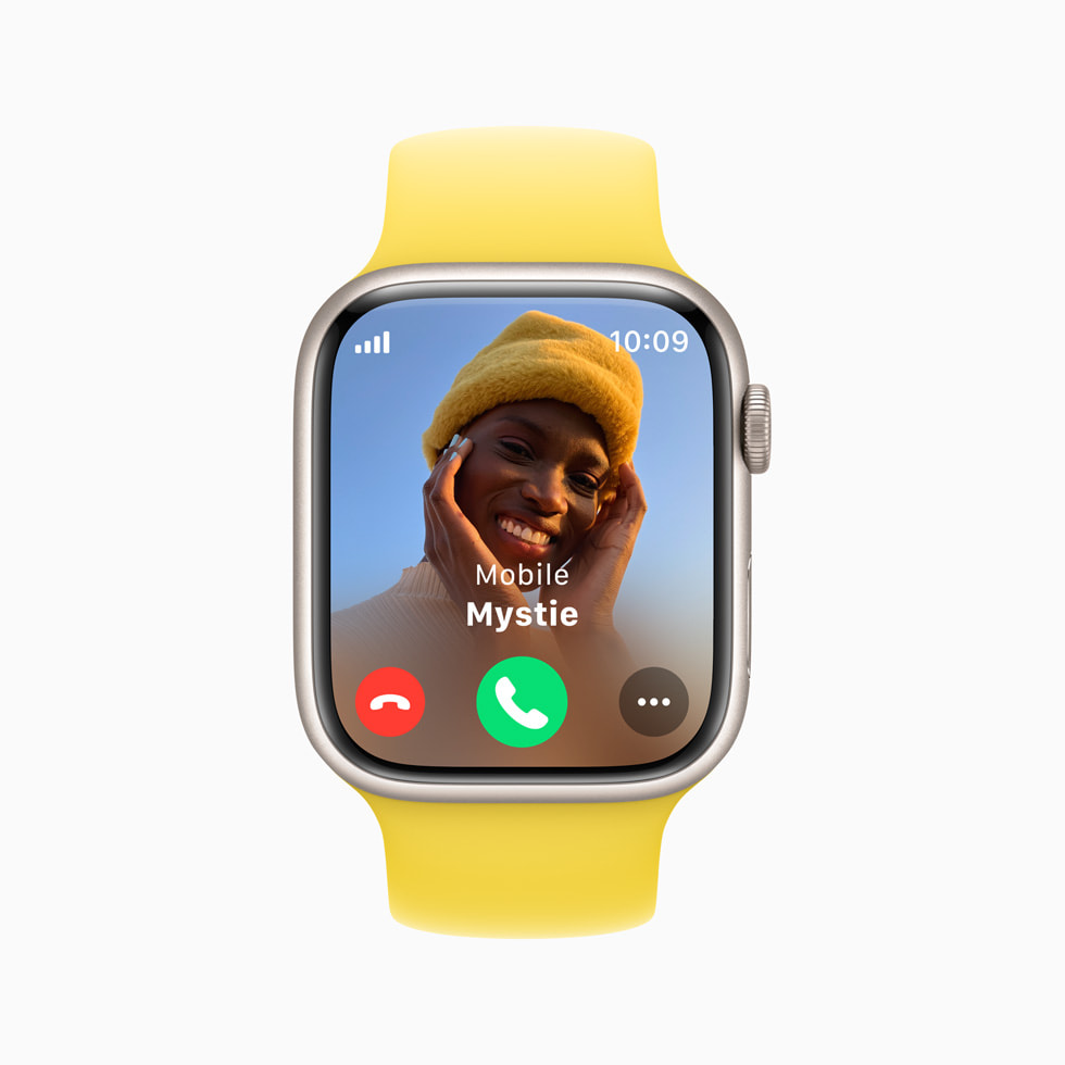 Apple Watch Series 8 shows an incoming call.