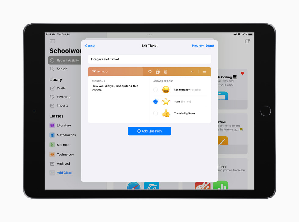Billet de sortie détaillé sur les nombres entiers présenté dans l’app Schoolwork sur iPad.