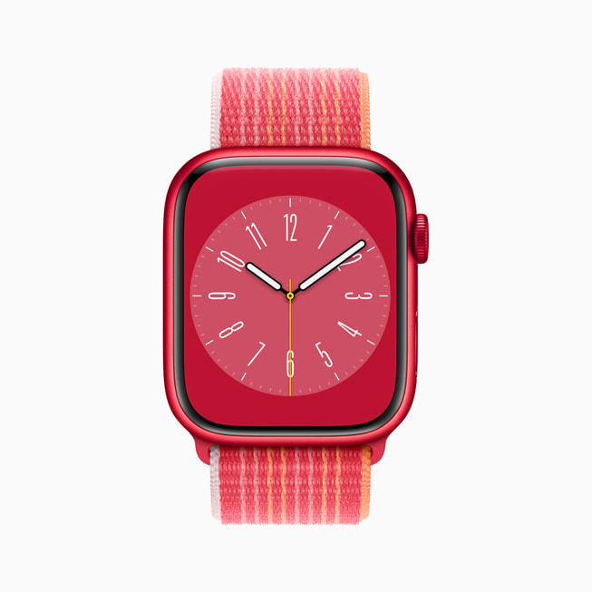 Rode wijzerplaat ‘Metropolitaans’ op een (PRODUCT)RED Apple Watch Series 8 met aluminium kast en geweven sportbandje.