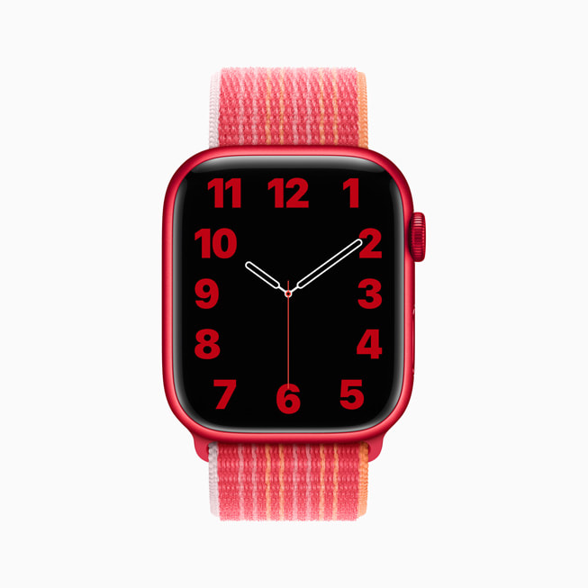 Rode wijzerplaat ‘Typografie’ op een (PRODUCT)RED Apple Watch Series 8 met aluminium kast en geweven sportbandje.