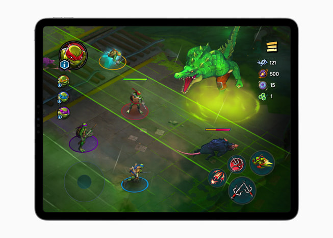 Eine Spielszene aus TMNT Splintered Fate mit Leonardo, Michelangelo, Donatello und Raphael, die gegen Splinter antreten, auf einem iPad Pro.