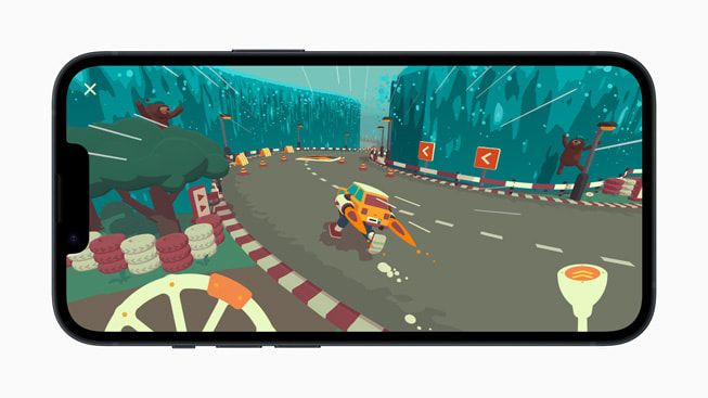 Klatka z gry WHAT THE CAR? na iPhonie 14 pokazująca latający samochód na torze wyścigowym.