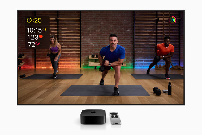 Une Apple TV montrant une séance de musculation avec Kyle Ardill et un éclairage aux couleurs de la Fierté.