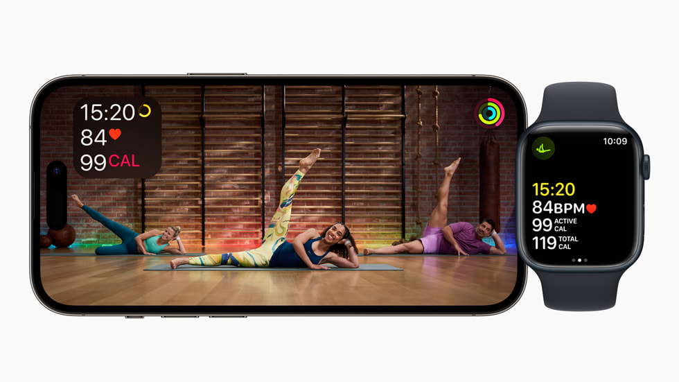 Un iPhone 14 Pro y un Apple Watch muestran un entrenamiento de Pilates a cargo de Marimba Gold-Watts y la iluminación especial del Orgullo.