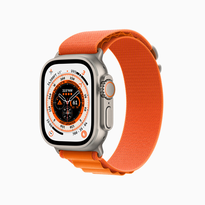 Apple Watch Ultra avec le bracelet Alpin orange.