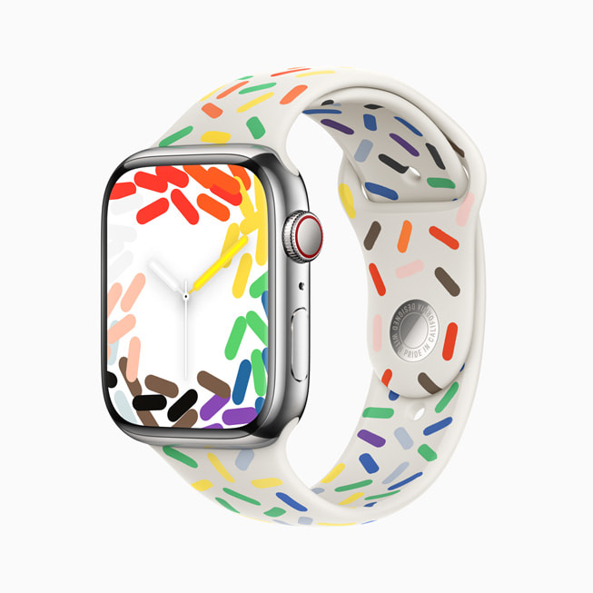 Apple Watch Series 8’de yeni Apple Watch Pride Edition saat kadranı ve kordon tasarımı gösteriliyor. 