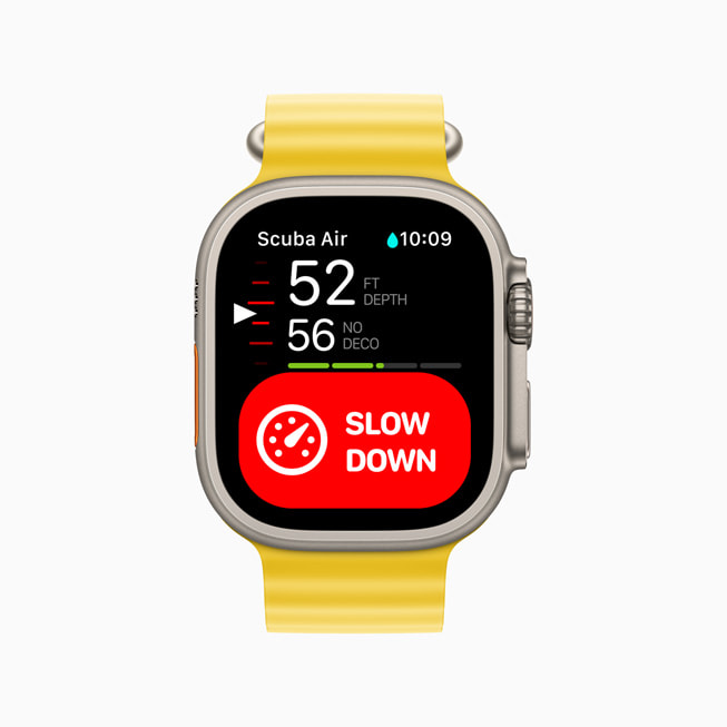 Apple Watch Ultra’daki Oceanic+ uygulamasında yanıp sönen bir uyarı gösteriliyor.