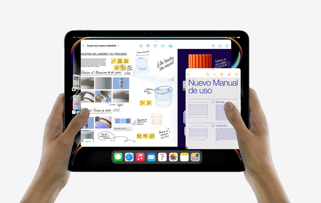 Unas manos sujetan un iPad Pro en el que se muestra cómo el Organizador Visual ayuda con la multitarea para usar las apps Calendario, Freeform, Mail, Pages y Fotos.