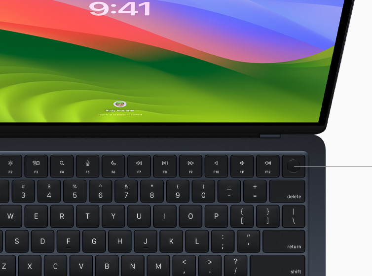 Pohľad zhora na MacBook Air znázorňujúci používanie Apple Pay pomocou Touch ID na klávesnici Magic Keyboard.