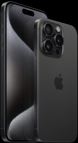 Pohľad spredu na 6,7″ iPhone 15 Pro Max a pohľad zozadu na 6,1″ iPhone 15 Pro z čierneho titánu