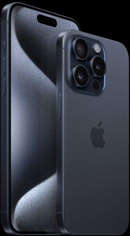 Pohľad spredu na 6,7″ iPhone 15 Pro Max a pohľad zozadu na 6,1″ iPhone 15 Pro z modrého titánu
