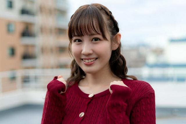 芸能活動10年の節目を迎えた西村菜那子さん=小松隆次郎撮影