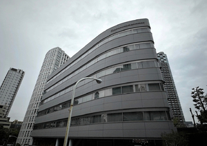 旧ジャニーズ事務所（SMILE―UP.（スマイルアップ））の本社ビル=2024年3月23日、東京都港区