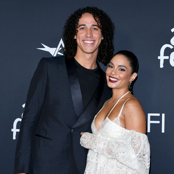 Vanessa Hudgens and Cole Tucker embracing one another on the red carpet