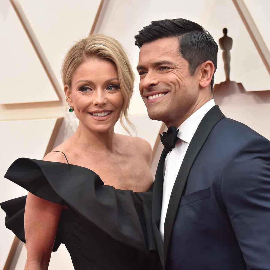 Kelly Ripa and Mark Consuelos Red Carpet Photo; Kelly in Black Off-the-Shoulder Gown