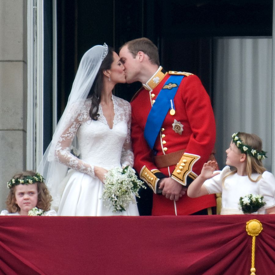 Kate Middleton and Prince William kissing on the balcony of Buckingham Palace after their royal wedding