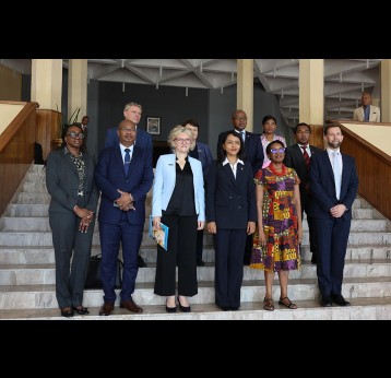 Visite de haut niveau à Madagascar pour rencontrer la nouvelle ministre des Affaires étrangères, Mme Rasata Rafaravavitafika. Crédit : OMS