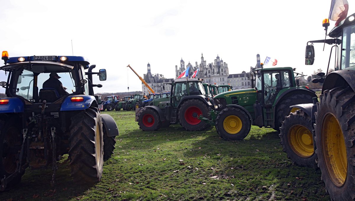 Les agriculteurs de la Coordination rurale 41 lors de leur manifestation au château de Chambord, en février 2024