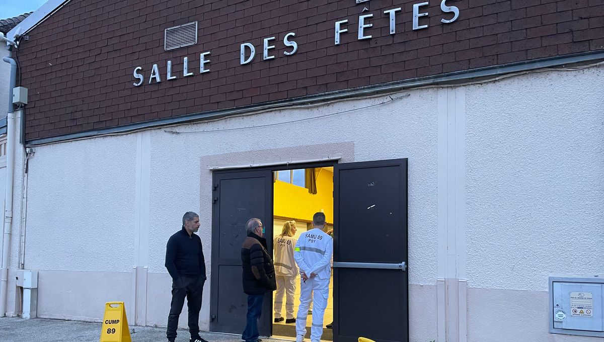 La salle des fêtes de Saint-Clément a accueilli une cellule psychologique, ce lundi 18 mars, après le décès d'un jeune footballeur de 13 ans.